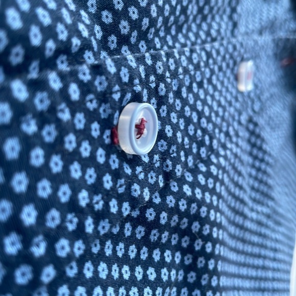 Button-down Fitted Shirt - Dark Blue subtle light Blue Flower - Picture 3 of 3